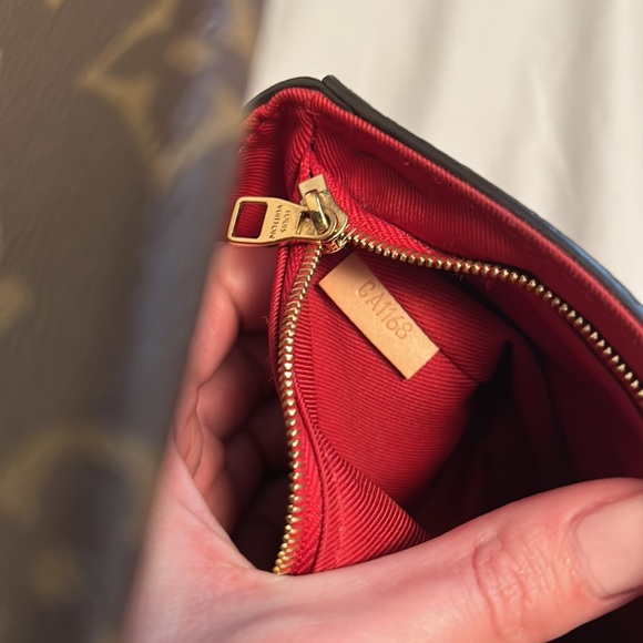 Louis Vuitton Cluny BB - Picture 6 of 13